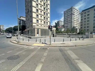 BOSTANCI KÖŞE KONUMLU YÜKSEK TABELA DEĞERLİ KİRALIK DÜKKAN