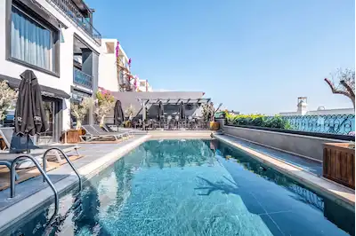 BODRUM GÜMBET DENİZ MANZARALI SATILIK BUTİK OTEL