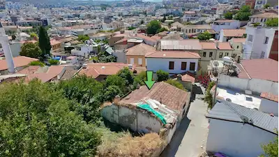 KUŞADASI LİMANINA 400 MT MESAFEDE EV VE ARSA!