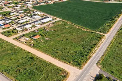 REMAX BEYAZ 100. YIL MAHALLESİ’NDE 3 KAT AYRIK NİZAM İMARLI SATILIK ARSA