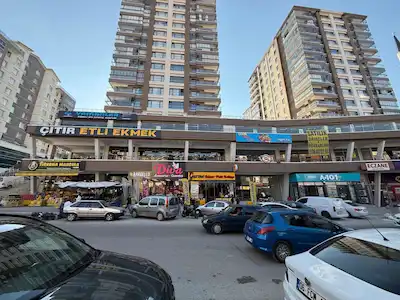 MAMAK BOĞAZİÇİ NEŞET ERTAŞ CADDESİ ÜZERİNDE CİROSU YÜKSEK DEVREN KİRALIK DÜKKAN