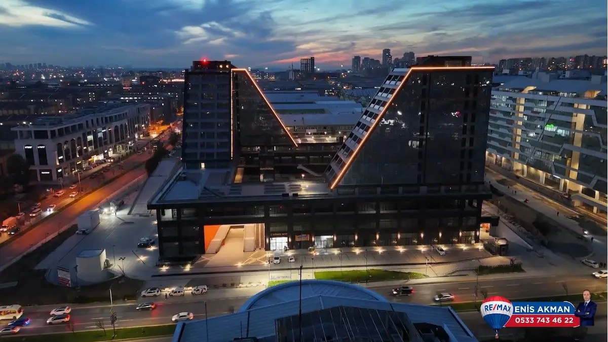 KİRALIK A+PLUS PLAZA'DA 85 M² LÜKS AKILLI OFİS METROYA 250 METRE 2