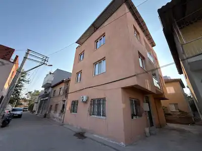 ÇİĞLİ ATAŞEHİR İSTASYONALTINDA KAPALI MUTFAK KİRALIK 2+1 DAİRE