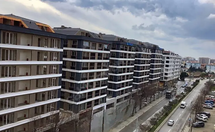 ANA CADDE ÜZERİNDE KİRALIK DÜKKAN