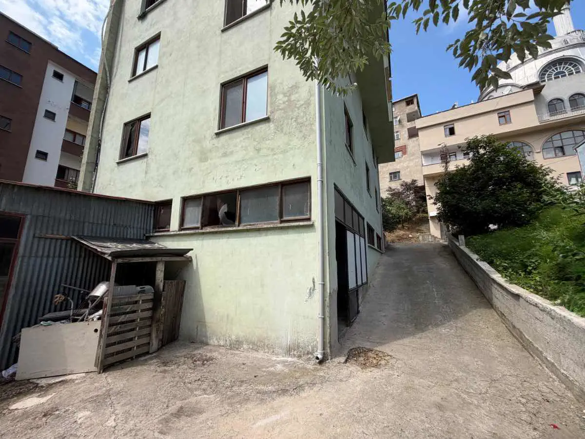 AKYAZI DA ARAÇ GİRİŞİNE UYGUN 240 M2 İMALATHANE
