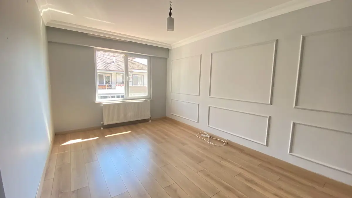REMAX HÜR ALİ KUTANİS'TEN SERDİVANDA GENİŞ 3+1 KİRALIK DAİRE