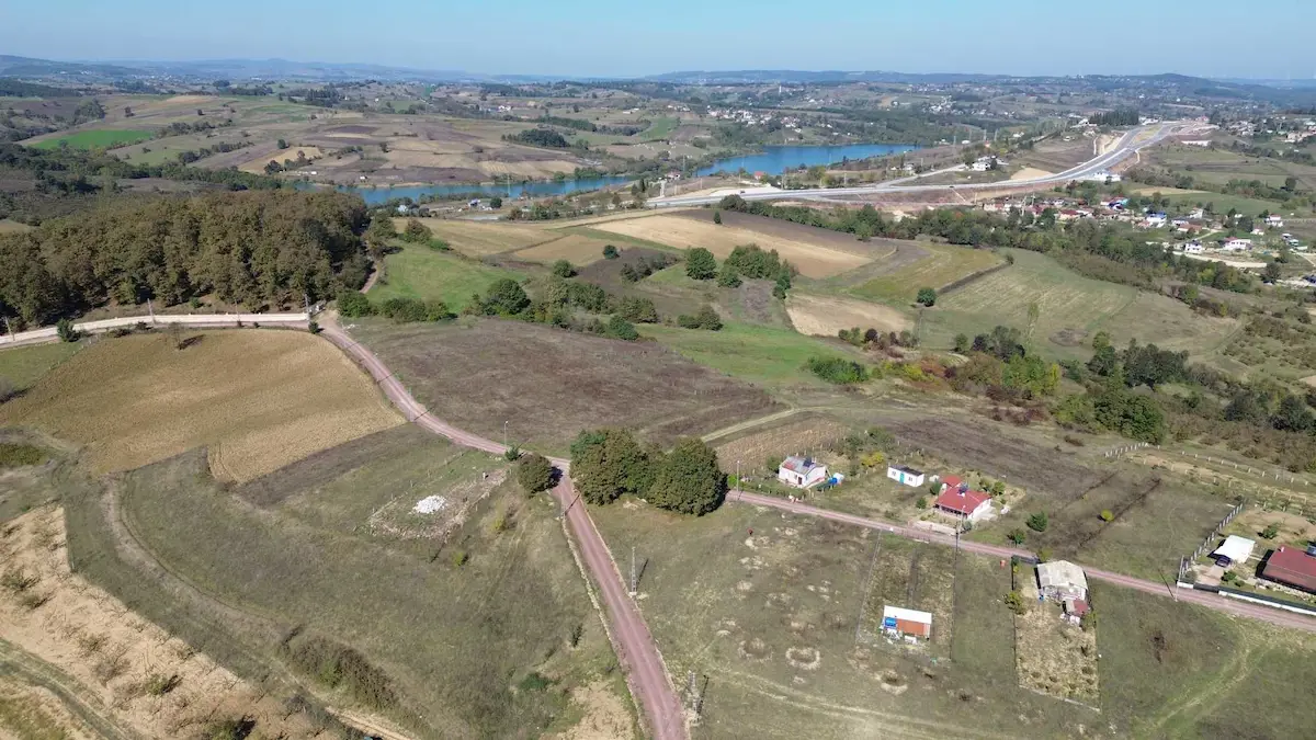 KANDIRA KOCAKAYMAZ YOLA CEPHE 1313 M² SATILIK TARLA