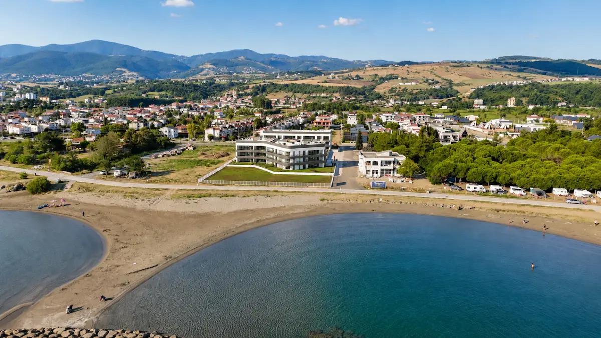 DENİZE SIFIR KONFORLU YAŞAM FIRSATI SUNAN ULTRA LÜKS DAİRE