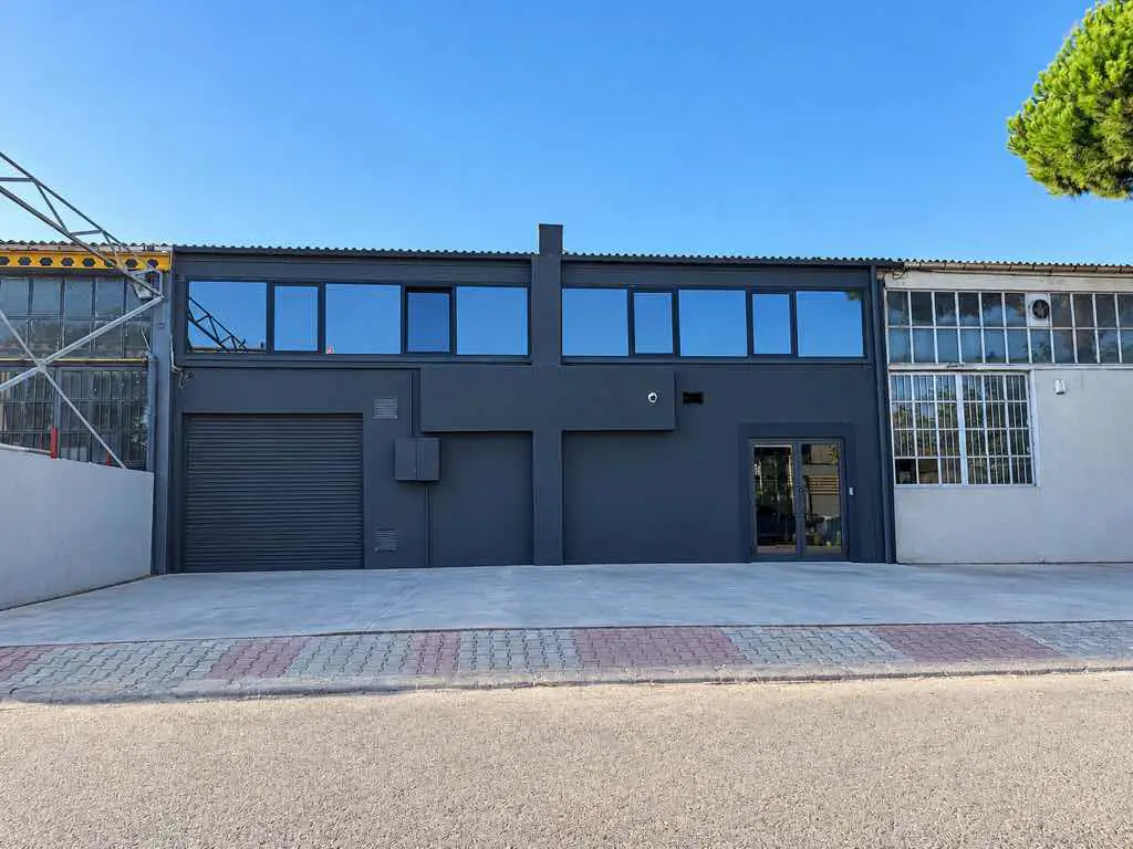 İMES SANAYİ SİTESİ’NDE PRESTİJLİ KONUMDA 560 M² SATILIK