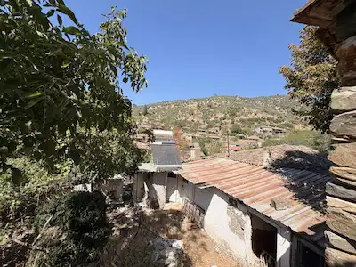 BAYINDIR ERGENLİ KÖY İÇİNDE 532,65 M² ARSA İÇERİSİNDE KÖY EVİ