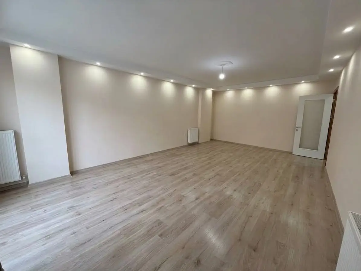 EYÜPSULTAN RAMİ YENİ MAHALLEDE 3+1 120 M² SATILIK DAİRE