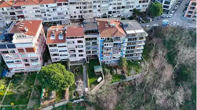 ÜSKÜDAR SALACAK'TA BOĞAZ MANZARALI, BAHÇE KULLANIMLI 2+1 DAİRE