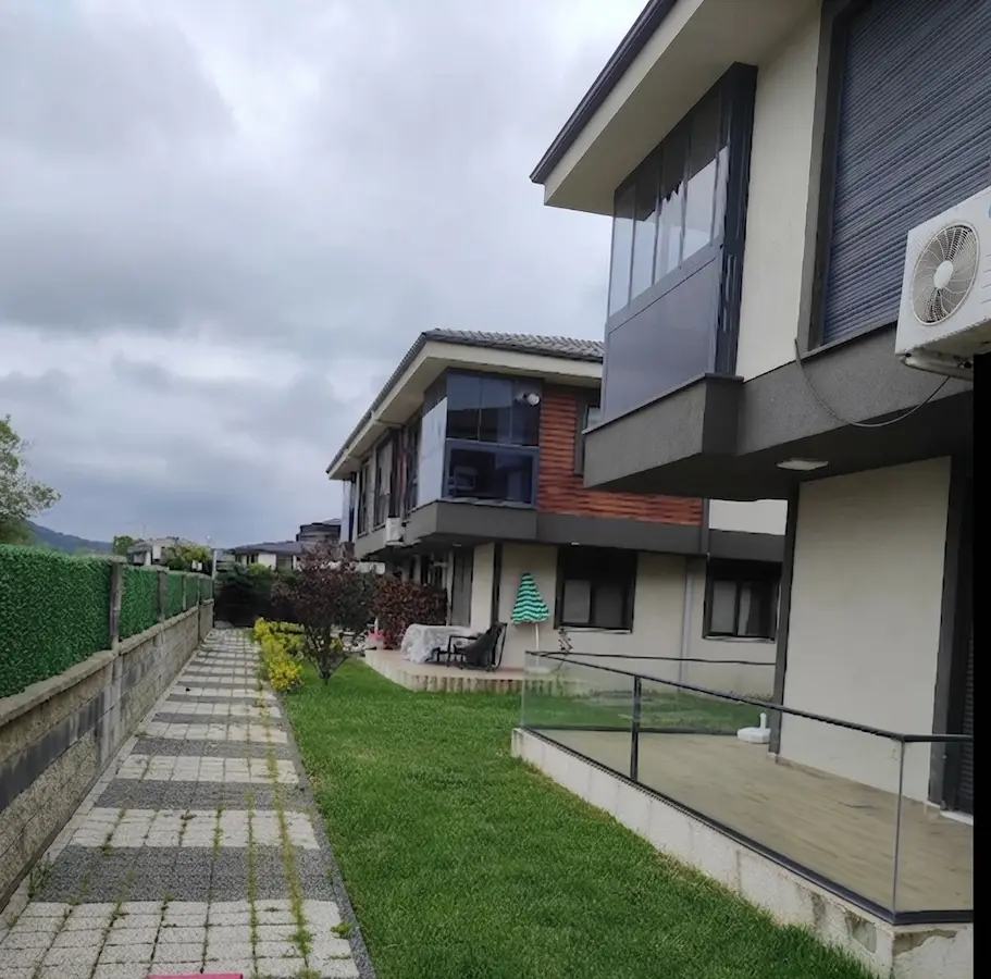ŞİLE AHMETLİ'DE SİTE İÇİ, HAVUZLU, FULL EŞYALI VE HOBİ BAHÇELİ 1+1 KİRALIK DAİRE!