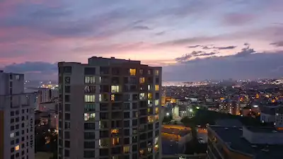 EVORA E PARSELDE 2+1 FERAHLIĞINDA, EŞYALI, TERASLI KİRALIK 1+1