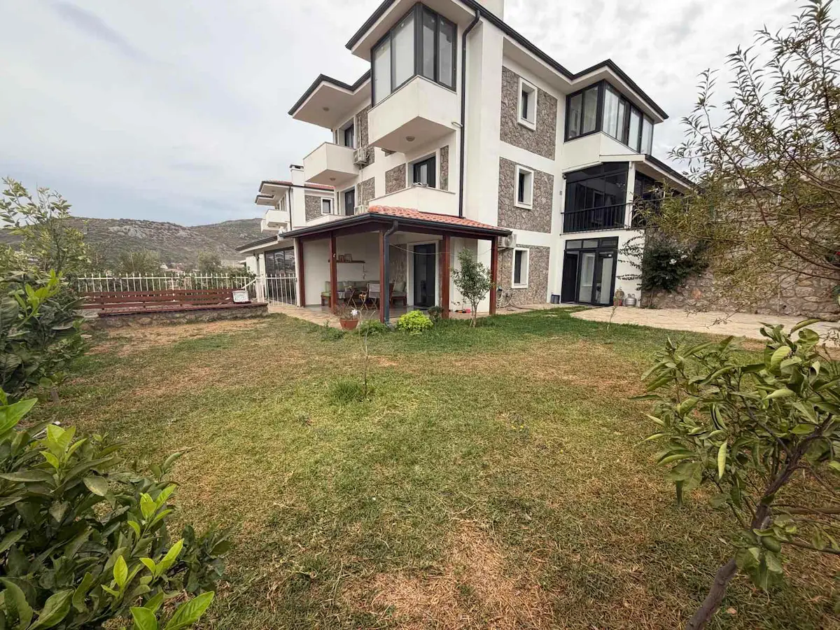 DATÇA MERKEZE YAKIN DÖNEMSEL 2+1 BAHÇE KATI KİRALIK DAİRE
