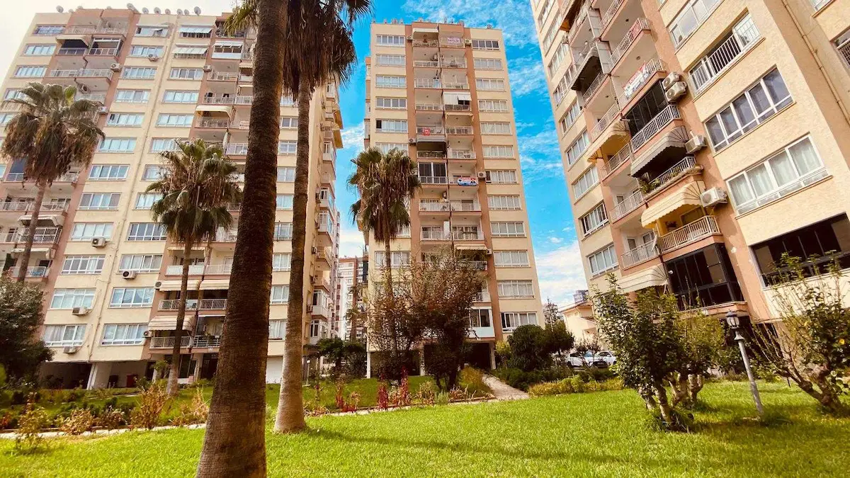 REMAX TOROS'TAN AÇELYA SİTESİ’NDE DOĞALGAZLI EŞYALI KİRALIK 3+1
