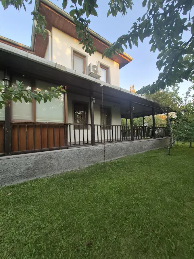 SİNCAN MALIKÖY'DE, DOĞAYLA İÇ İÇE KİRALIK TRİPLEKS VİLLA