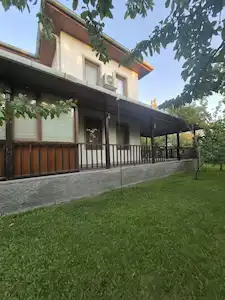 SİNCAN MALIKÖY'DE, DOĞAYLA İÇ İÇE KİRALIK TRİPLEKS VİLLA