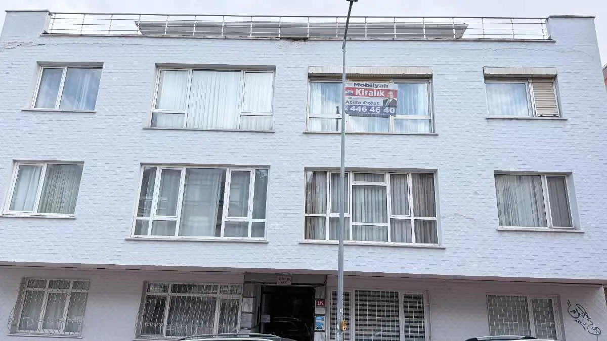 TUNALI HİLMİ’YE YÜRÜME MESAFESİNDE, MERKEZİ SİSTEM ISITMALI ARA KAT EŞYALI DAİRE