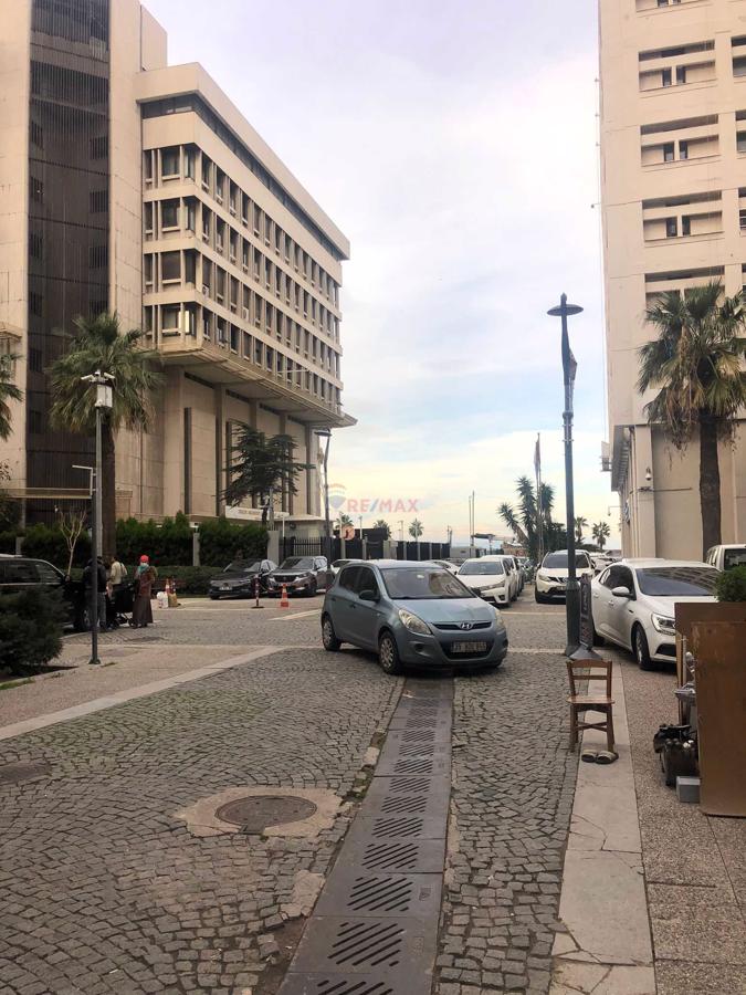 izmir konak saray ishanini icinde satilik ofis