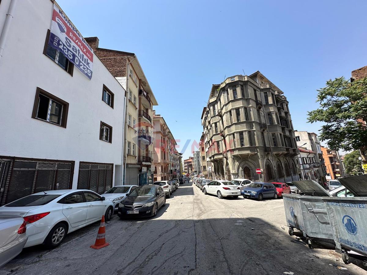 Tarihi Müze Karşısı Boş Kullanıma  Hazır Komple Bina