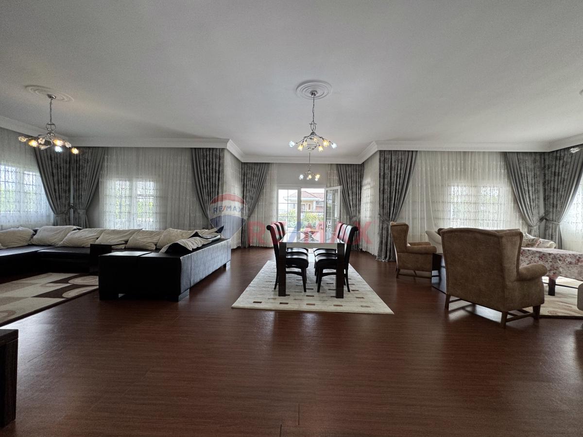 REMAX DEN TEPEKENTTE GÜZEL KONUMDA 2050 M2 ARSA İÇİ 7+2 VİLLA