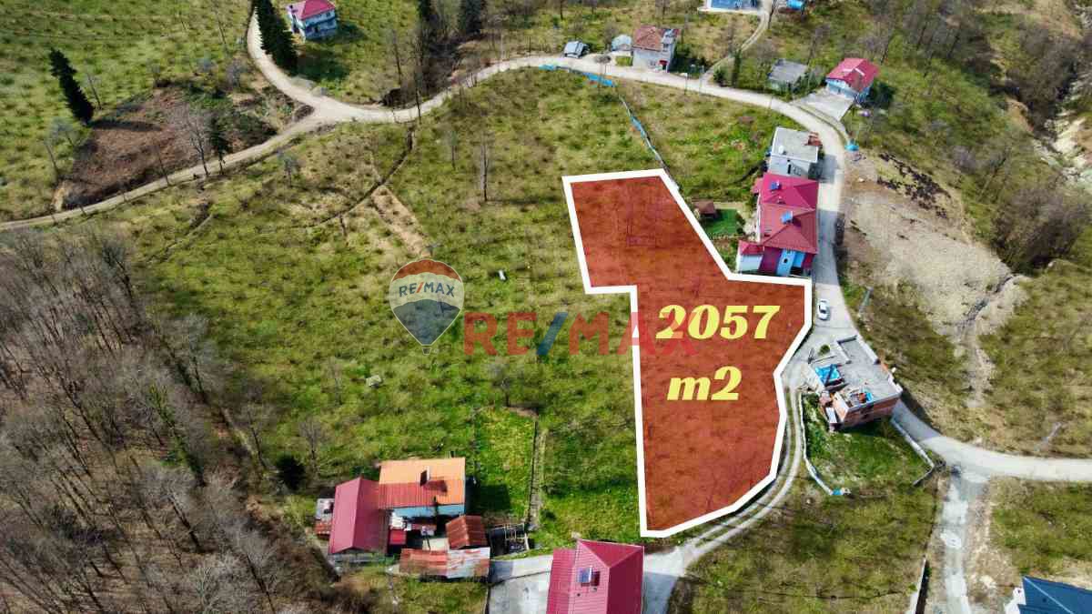 ARSİN YENİKÖY DE KÖY ANA YOLUNA CEPHE SAHİLE YAKIN SATILIK ARAZİ