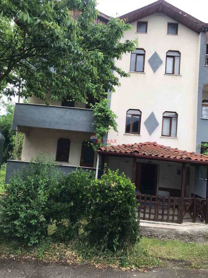 REMAX ÇARŞI'DAN MAŞUKİYE'DE 964 M2 İÇİNDE SATILIK İKİZ VİLLA