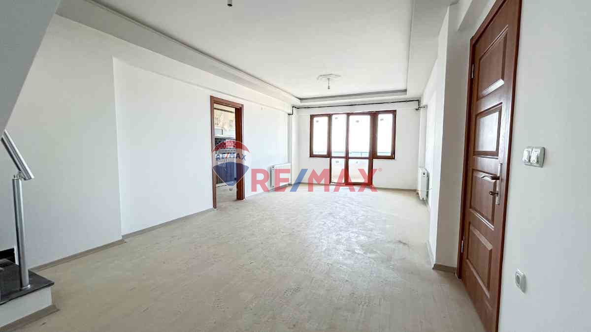 ÇINARCIK SITE İÇI DENIZ MANZARALI FIRSAT SATILIK DUBLEKS DAIRE