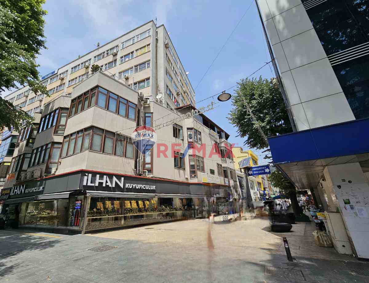 İZMIT ÇARŞI BELEDIYE İŞ HANI'NDA İÇI YAPILI KLIMALI 65 M2 OFIS