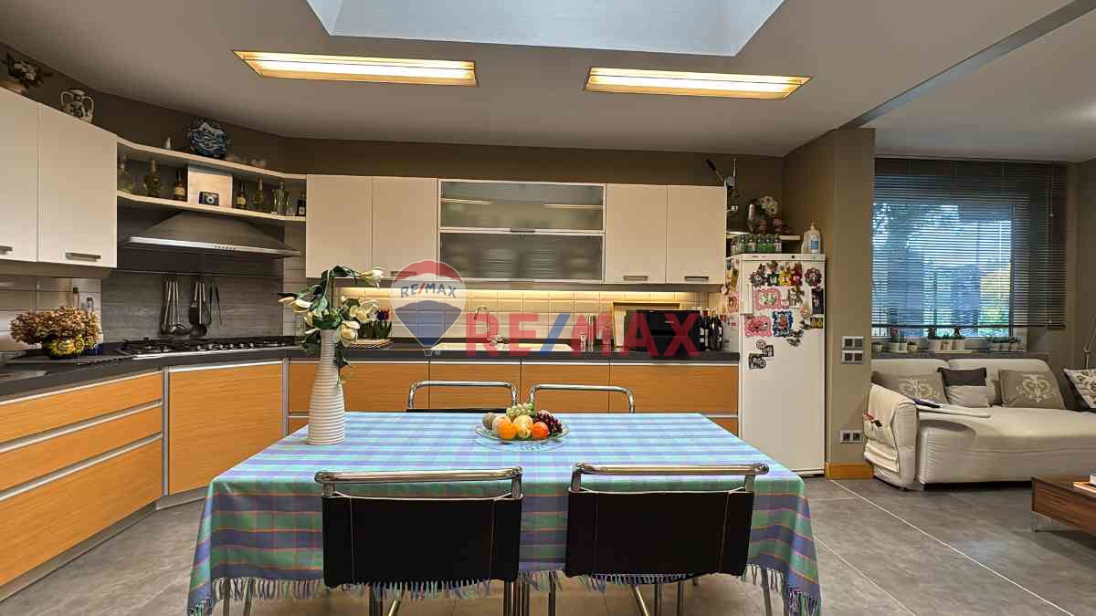 ZEKERİYAKÖY ÇARŞI YANINDA 2 MÜSTAKİL ÜNİTELİ GARANTİ KOZA VİLLA