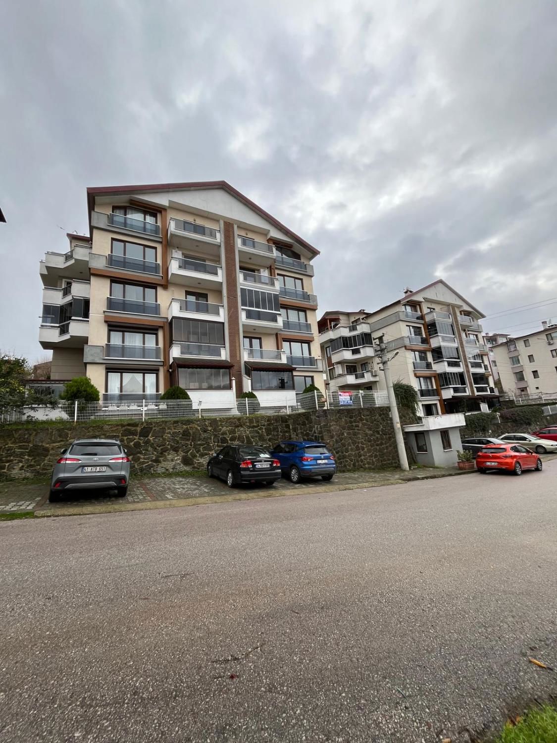 REMAXÇAKRA ÖMER ONAYCI'DAN TOPÇULAR'DA SITE İÇINDE BAHÇE DUBLEX