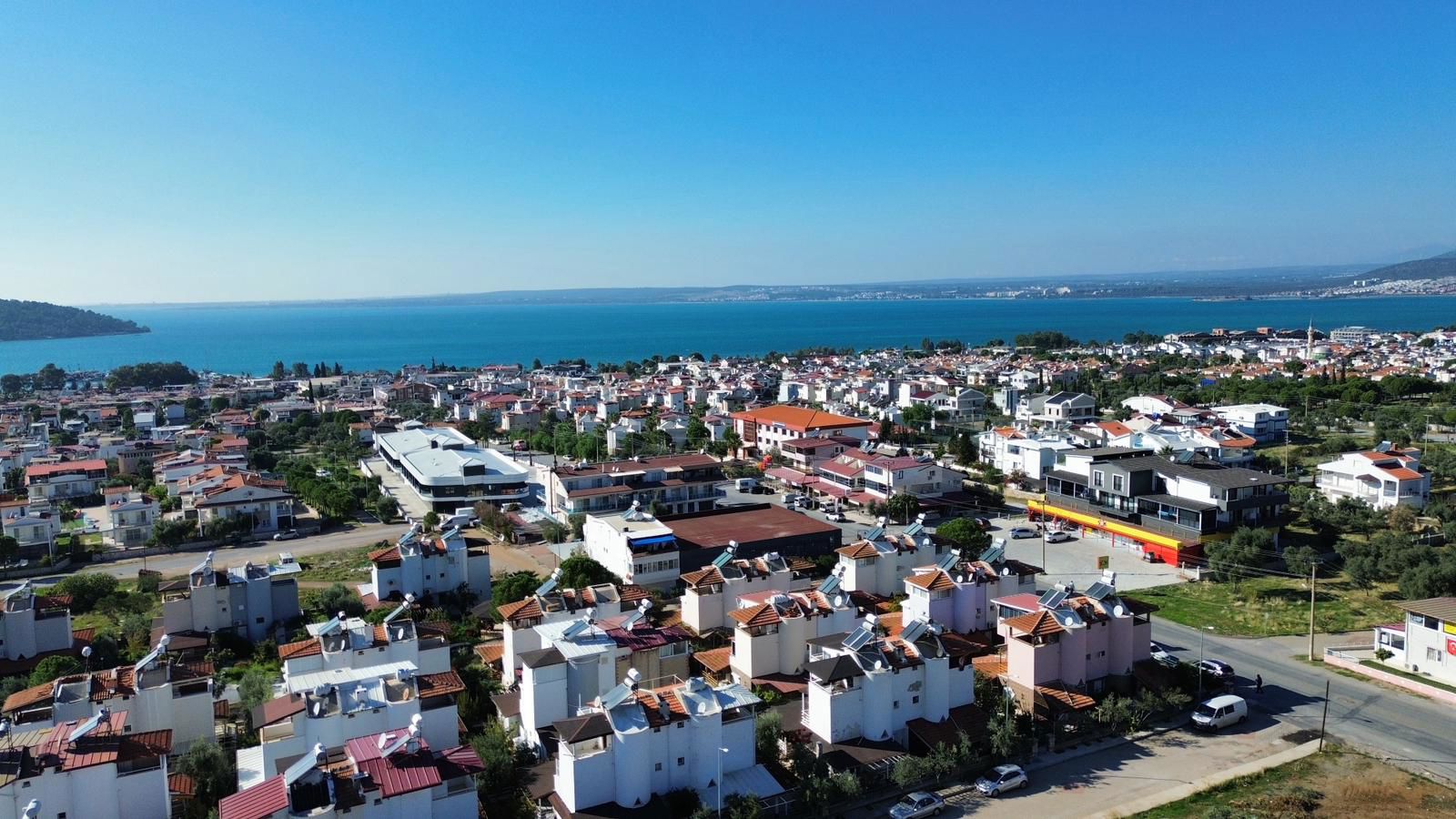 MERKEZI KONUMLU DENIZE YÜRÜME MESAFELI İKIZ VILLA