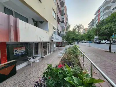 BAHÇELİEVLER TEOMANPAŞA CAD. SATILIK 120 M2 KÖŞE BOŞ DÜKKAN