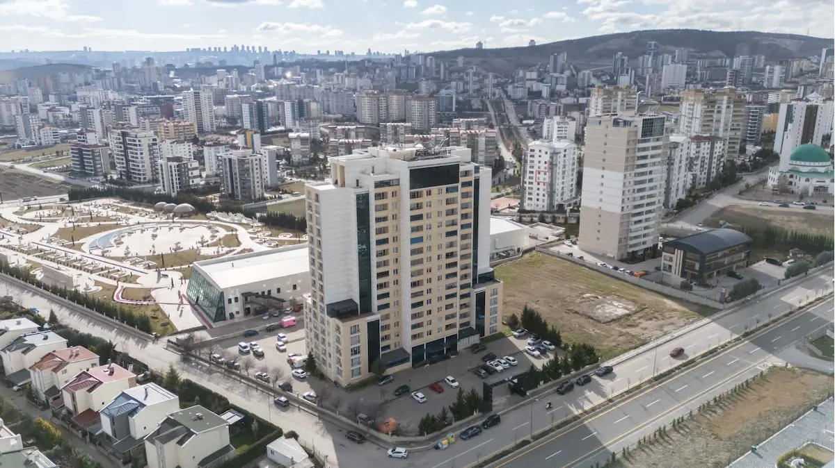 BAĞLICA OZAN TOWER'DA GENIŞ VE KULLANIŞLI 2+1 KİRALIK DAİRE