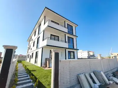 REMAX VİRA ÖZLEM ŞİMŞEK'TEN KARASU LİMANI KARŞISI 2+1 DAİRE
