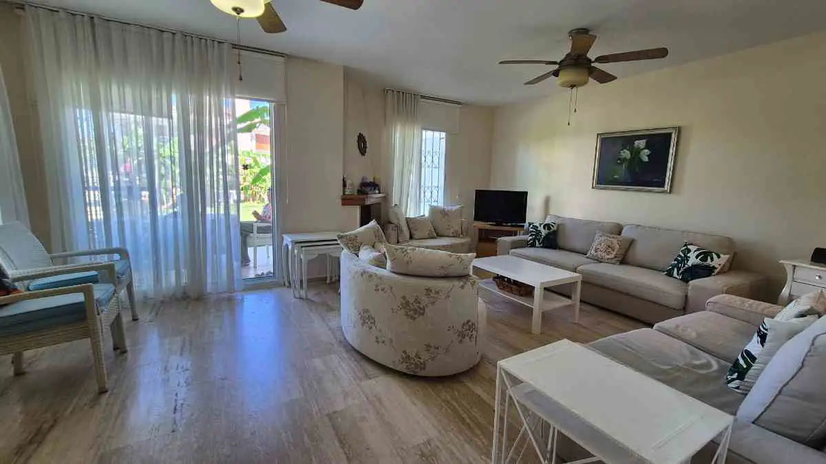 DENIZE YÜRÜME MESAFESINDE | BUTIK SITEDE KÖŞE KONUMLU 3+1 VILLA