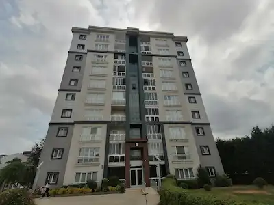 SULTANBEYLİ EMLAK KONUTTA SATILIK 4,5+1 , BALKONLU, EBEVEYN BANYOLU BOŞ VE KREDİ UYGUN DAİRE
