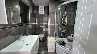 SERDİVAN’DA SİTE İÇİNDE 3+1 | 125 M² NET | YERDEN ISITMALI | 2 BANYO | KREDİYE UYGUN
