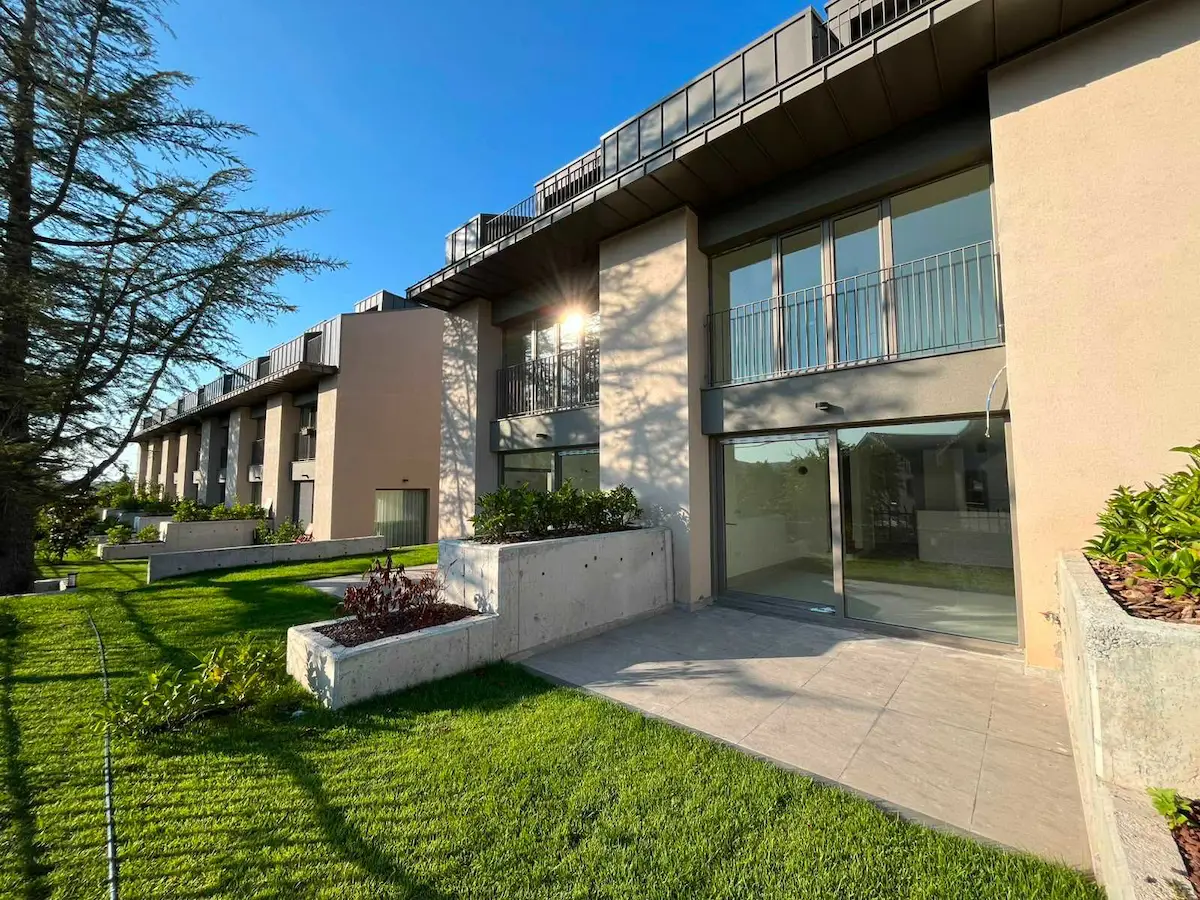 KUZEYBÜKÜ ZEKERİYAKÖYDE KİRALIK 4+1 VİLLA 