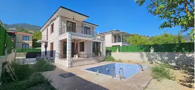 REMAX MAVİ CANSU SOY'DAN PAMUKOVA'DA HAVUZLU MÜSTAKİL VİLLA