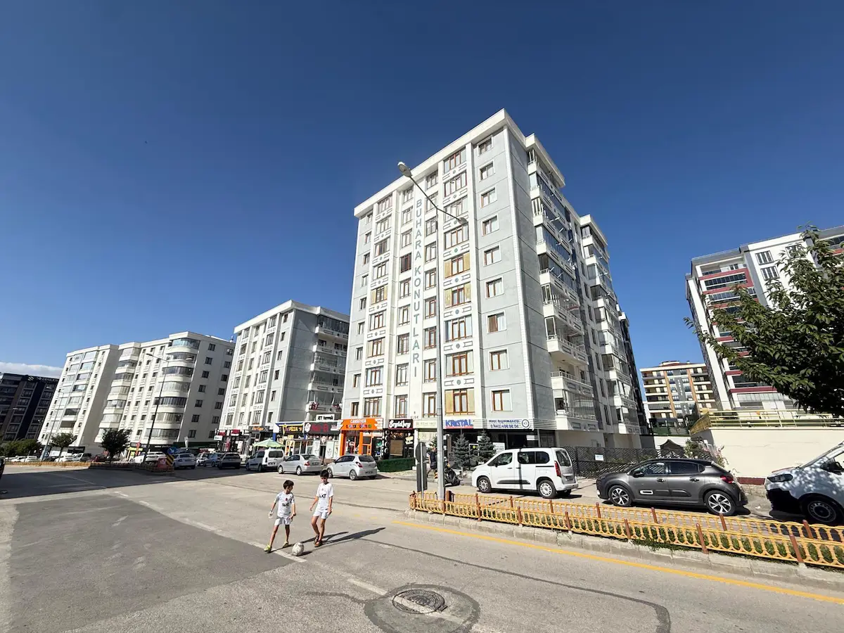 REMAX İLKE'DEN YILDIZKENT'TE 4+1 SATILIK DAİRE