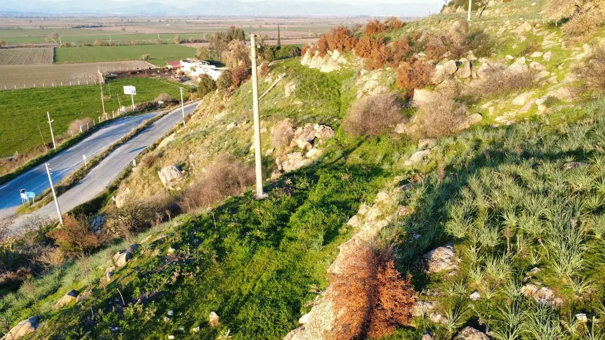 REMAX PIN'DEN KOÇARLI YENIKÖYDE SATILIK 452 M2 FIRSAT ARSA 