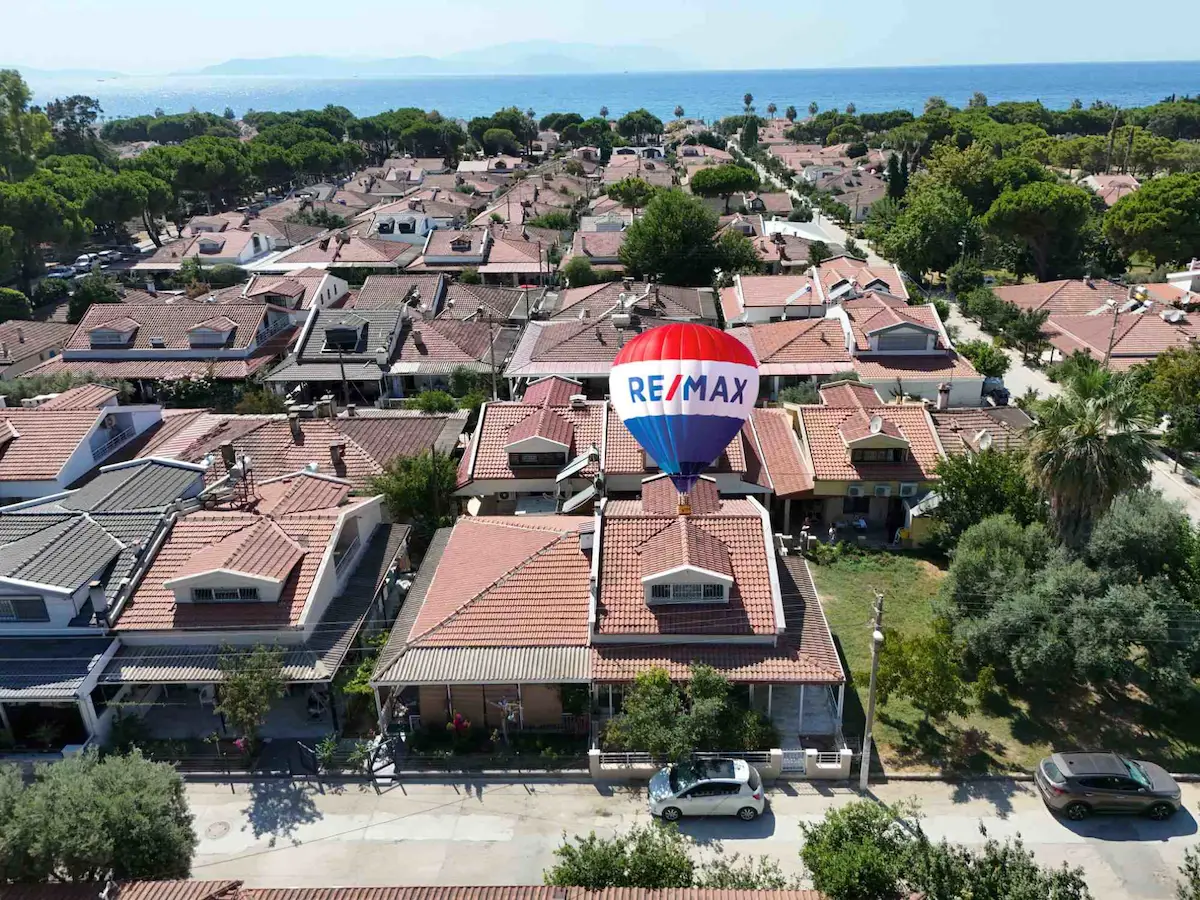 KUŞADASI NAZİLLİ SITESI’NDE SATILIK FERAH 4+1 VİLLA