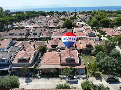 KUŞADASI NAZİLLİ SITESI’NDE SATILIK FERAH 4+1 VİLLA