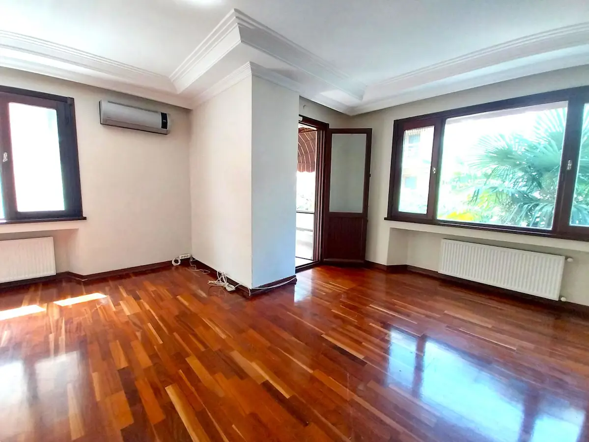 MODA ŞİFA SOKAK’TA SAHİLE YAKIN OTOPARKLI, BALKONLU, 3+1 SATILIK DAİRE 3