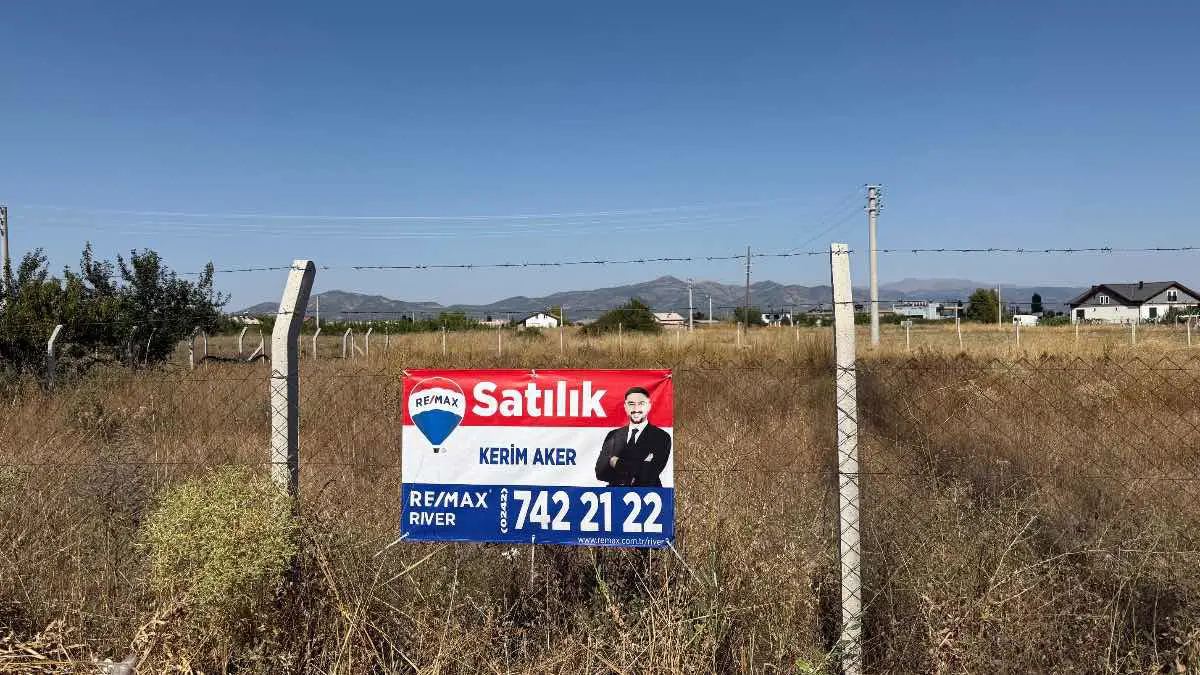 SEYDİŞEHİR DE 644 M2 ARSA