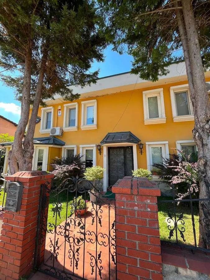 REMAX HÜR FURKAN ATAK'TAN SAPANCA'DA TURİZM BELGELİ IKI VILLA