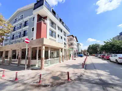 BAHÇELI 7. CADDEYI GÖREN IŞLEK KONUMDA ÇIFT&KÖŞE CEPHE  DEVREN KIRALIK KAFE