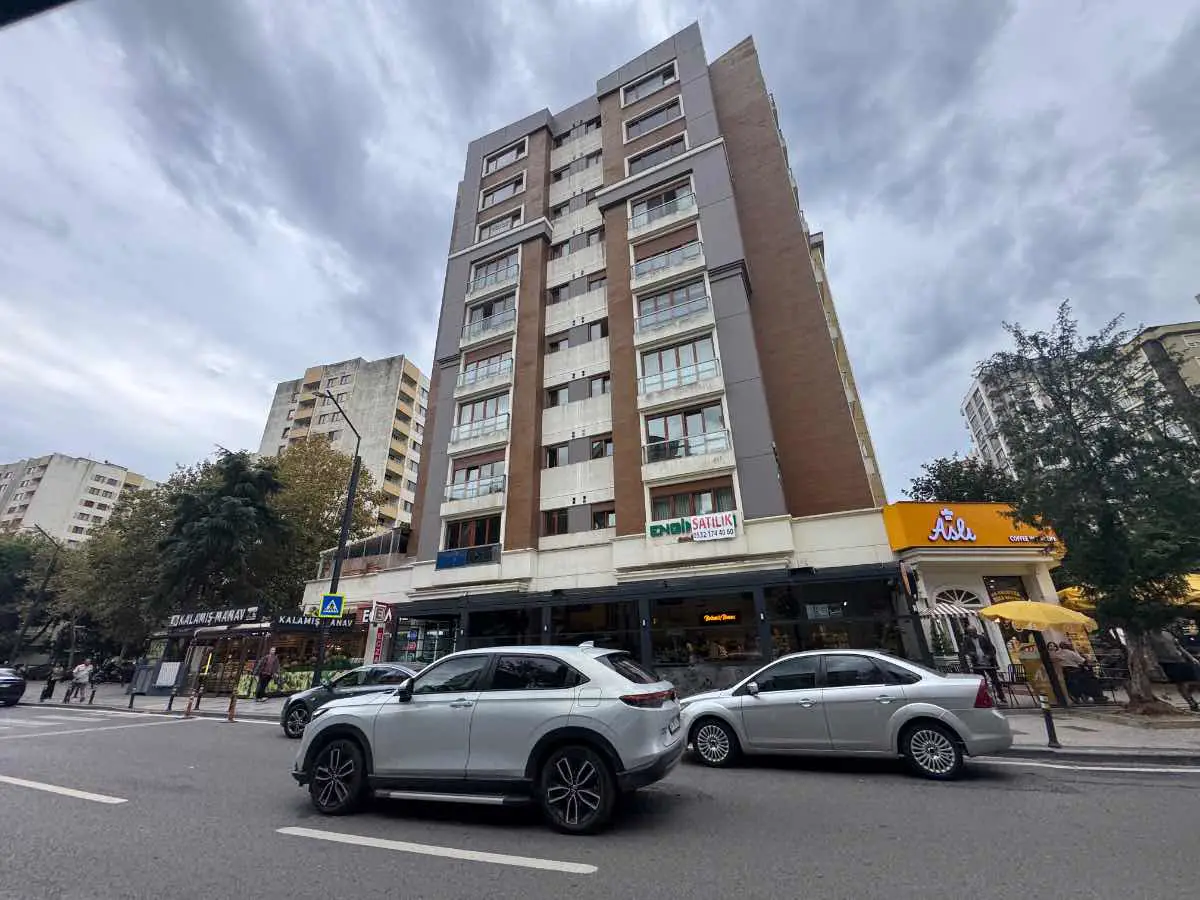 FENERBAHÇE CEMIL TOPUZLU CAD. ÜZERI SATILIK KÖŞE BINA LÜX DAIRE
